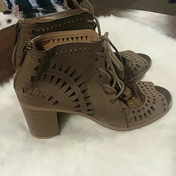 Canyon River Blues Shoes - Canyon River Blues Cutout Shooties